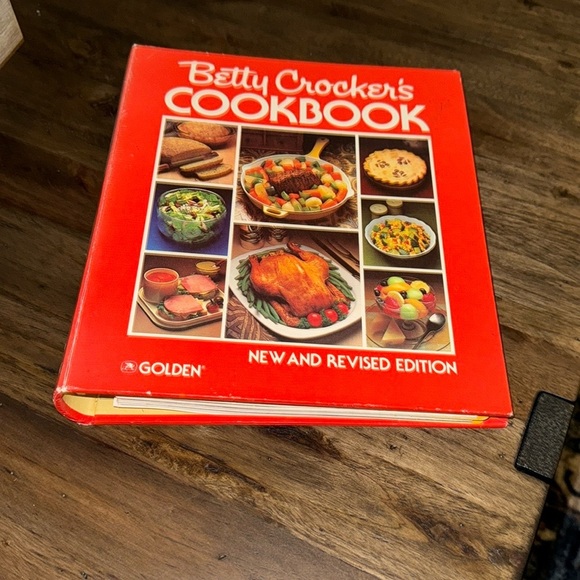 VTG 1978-1969 Betty Crocker's Hardback Spiral Binder Red Cookbook - Golden Press - Picture 1 of 16